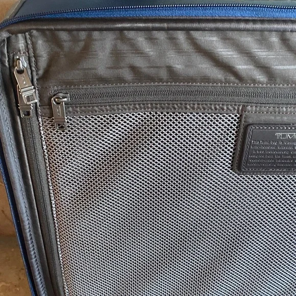 TUMI Carry On Navy Travel Luggage telescopic handle - Picture 16 of 16
